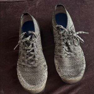 Nike Women's Black and Gray Knit Athletic Shoes